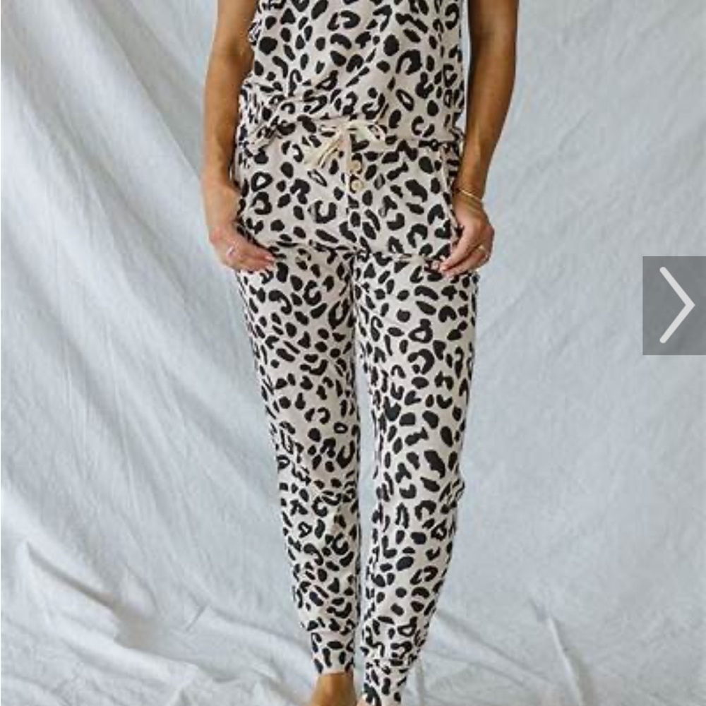 Lates Leopard Print Pajama Joggers/t-shirt in Beige/Black - Women's Sleepwear